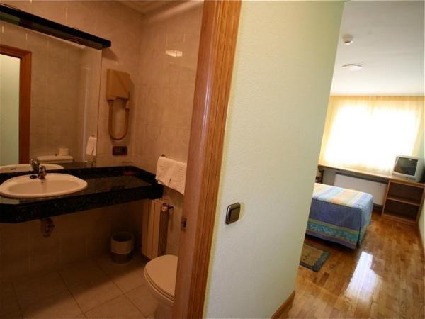 El Alfoz De Burgos Hotel Villagonzalo Pedernales Room photo