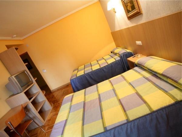 El Alfoz De Burgos Hotel Villagonzalo Pedernales Room photo